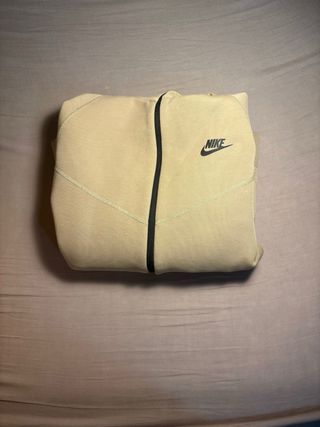 Chaqueta Nike Tech Beige
