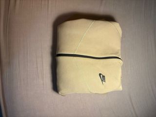 Chaqueta Nike Tech Beige