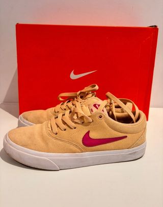 Zapatillas Nike Amarillas y Rosas