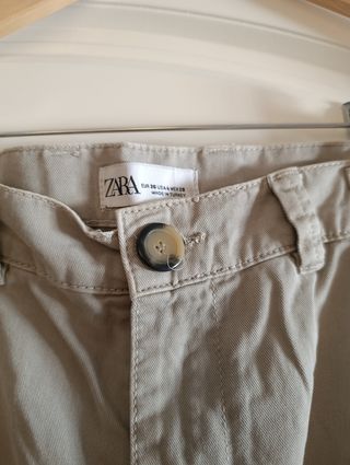 Pantalón cargo Zara mujer color kaki 