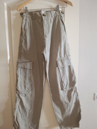 Pantalón cargo Zara mujer color kaki 