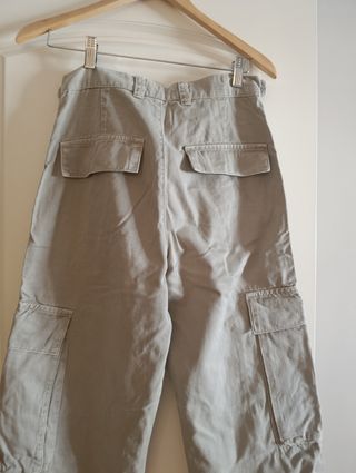 Pantalón cargo Zara mujer color kaki 