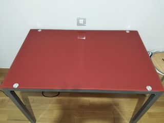 Mesa de cocina cristal rojo y metal