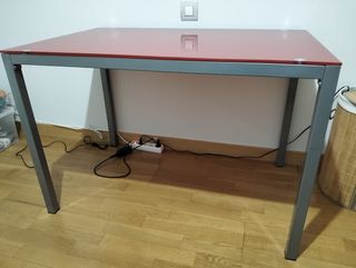 Mesa de cocina cristal rojo y metal