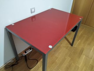 Mesa de cocina cristal rojo y metal