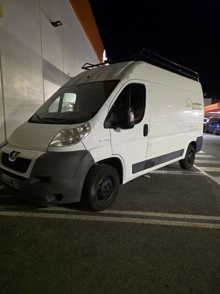 Se hacen portes ,mudanzas y vaciados.