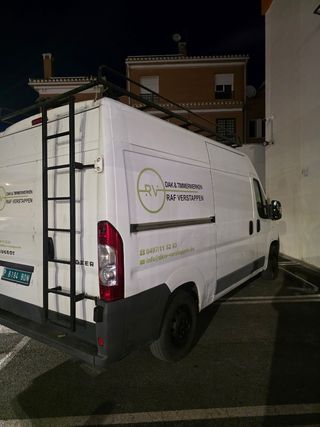 Se hacen portes ,mudanzas y vaciados.