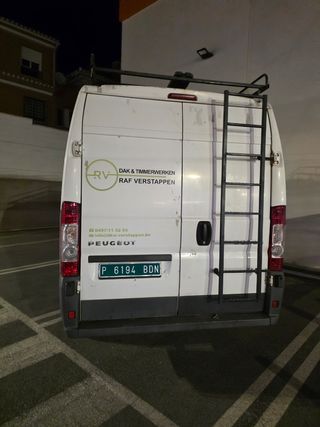 Se hacen portes ,mudanzas y vaciados.