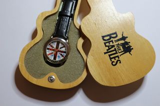 Reloj The Beatles Oficial Estuche Guitarra