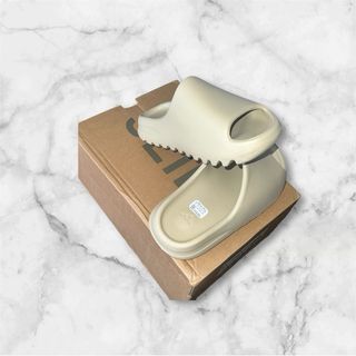 Yeezy Slides Beige