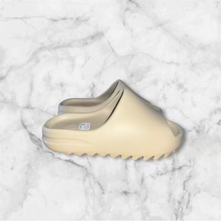 Yeezy Slides Beige