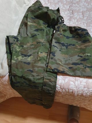 Mochila militar beige y negra