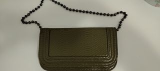 Bolso Zara verde militar con cadena