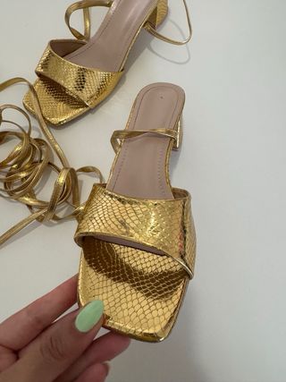 Sandalias Doradas con Tiras Talla 39 de Mujer 