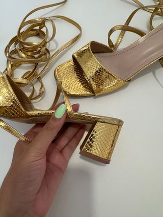 Sandalias Doradas con Tiras Talla 39 de Mujer 
