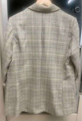 Americana cuadros beige y gris y azul 
Talla XL 
