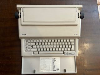 Máquina de escribir Olivetti PT 505