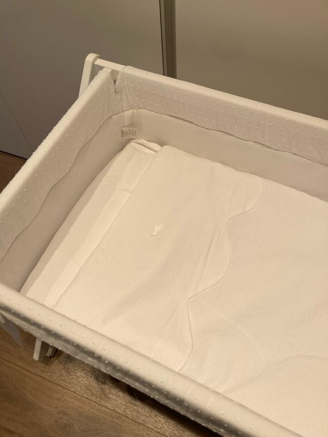 Vestimenta para minicuna blanca