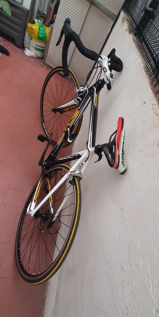 Bicicleta Scott Addict R4 Carbono