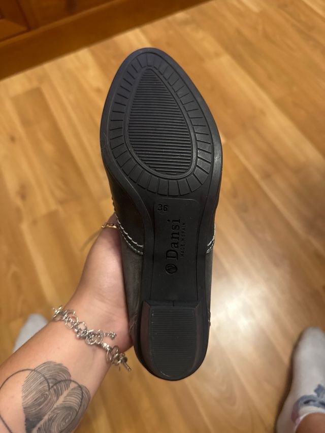 Zapatos de tacón negros con cordones