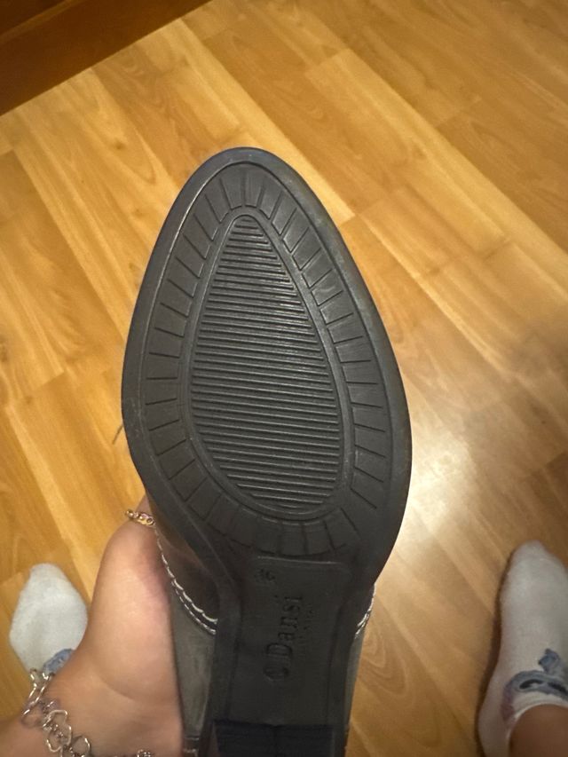 Zapatos de tacón negros con cordones