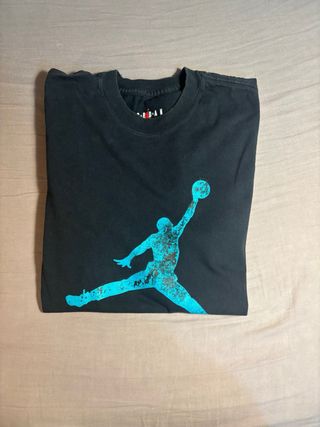 Camiseta Jordan Negra y Turquesa