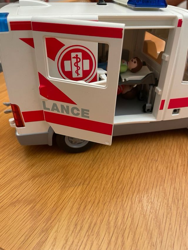 Ambulancia Playmobil