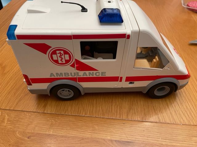 Ambulancia Playmobil