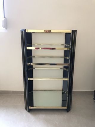 Estantería cristal y metal dorada