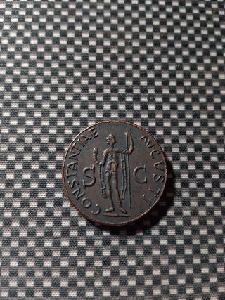 Moneta antica romana imitazione.