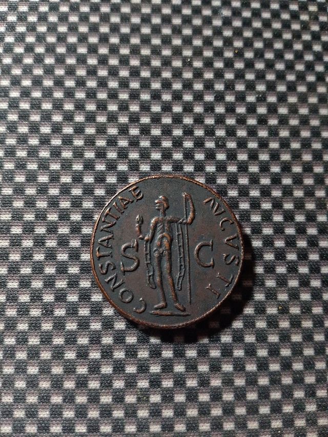 Moneta antica romana imitazione.