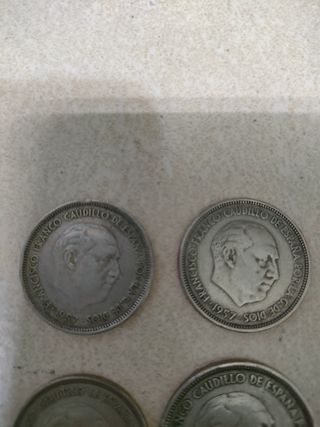 Monedas 25 y 50 Pesetas año 1957. Escucho ofertas.