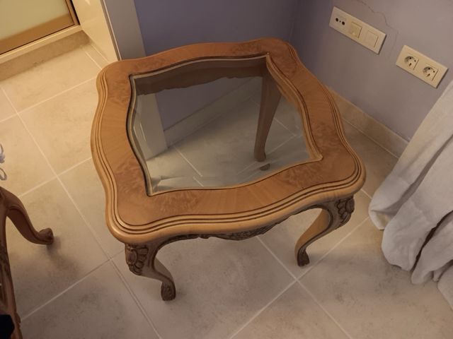 Mesa auxiliar estilo clásico francés