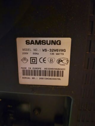 TV Samsung WS-32W6VHG con mueble