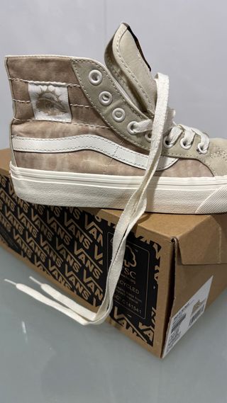 Zapatillas Vans Sk8-Hi Beige y Blancas