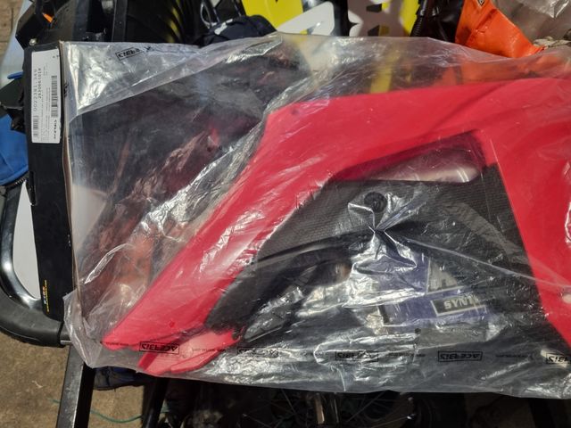 Tapas Honda Rojas y Negras