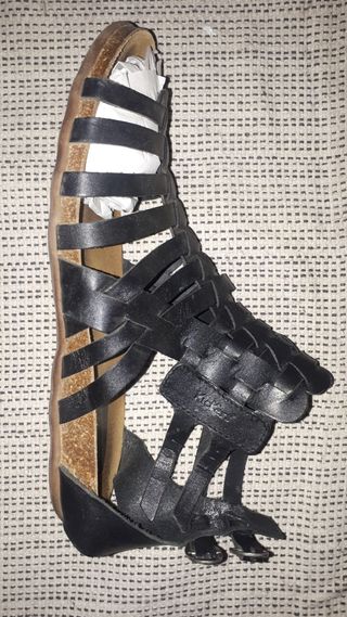 Sandalias romanas Kickers talla 39