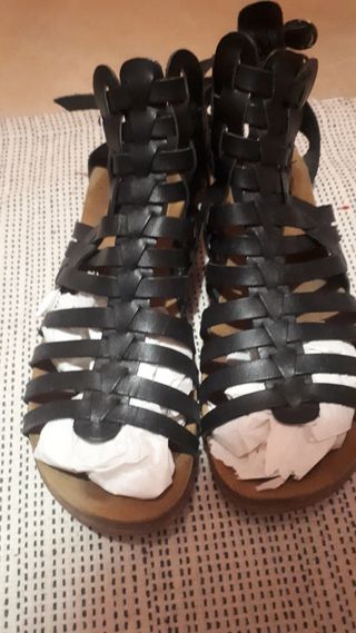 Sandalias romanas Kickers talla 39