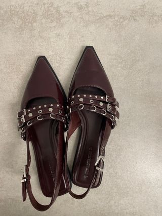 Stradivarius Mocasines burgundy con Tiras y Tachas