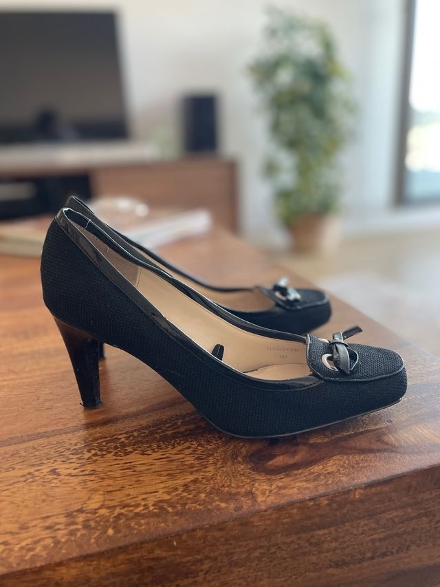 Zapatos de tacón negros para mujer