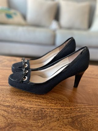 Zapatos de tacón negros para mujer