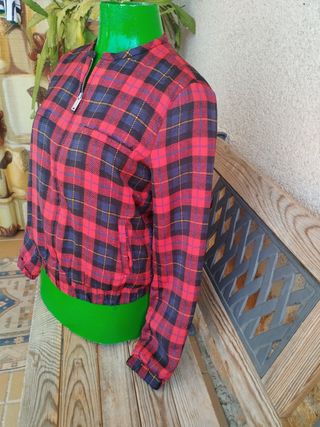 Chaqueta Zara TRF cuadros roja y azul
