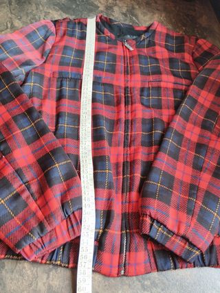 Chaqueta Zara TRF cuadros roja y azul
