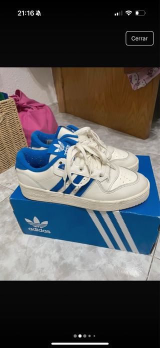 Zapatillas Adidas blancas y azules