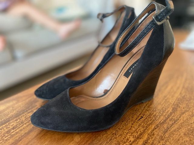 Zapato de cuña negro mujer