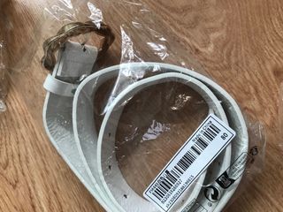 Lote 3 cinturones blancos con hebillas doradas