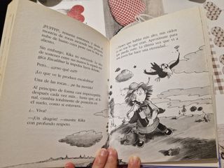 Kika Superbruja y la espada mágica (Spanish Edi...