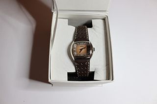 Reloj Lorus Marrón Ovalado Acero Piel