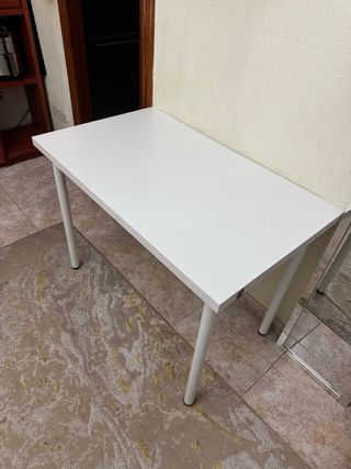 Mesa blanca patas metálicas