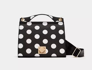 Bolso de mano lunares blanco y negro